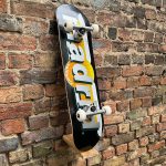 Madrid 8" Gördeszka - Fekete