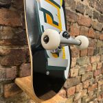 Madrid 8" Gördeszka - Fekete