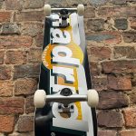 Madrid 8" Gördeszka - Fekete