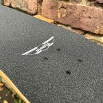 Madrid 8" Gördeszka - Fekete