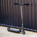 Versatyl Cosmopolitan V2 Scooter - Neochrome