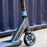 Versatyl Cosmopolitan V2 Scooter - Neochrome